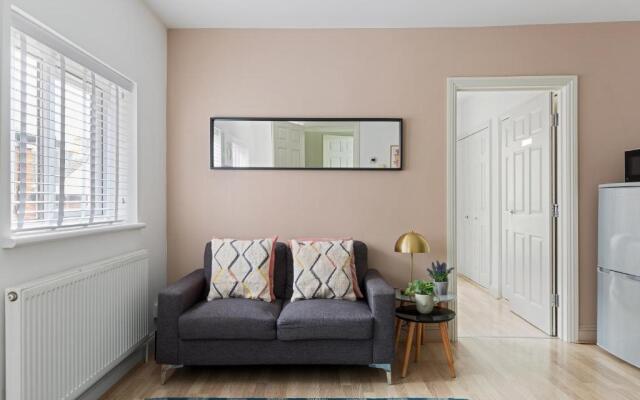 Albany by Black Door Stays