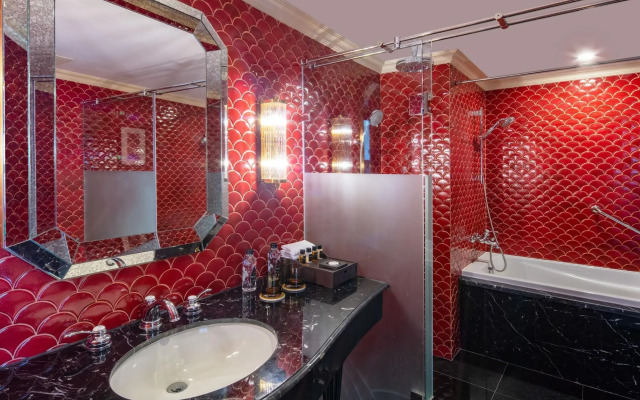 Silk Path Grand Hue Hotel