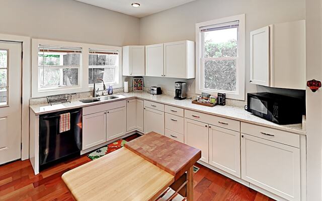 7 3rd Street Home 2 Bedrooms 2 Bathrooms Home