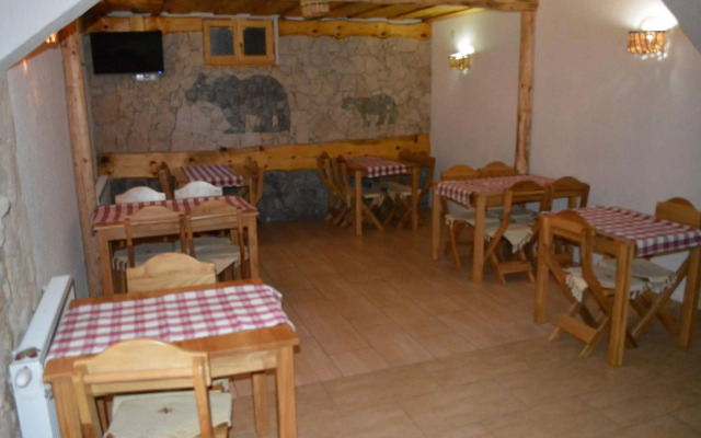 Rustic Inn River 2
