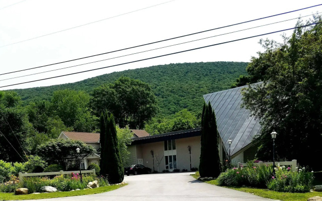 Toll Road Inn