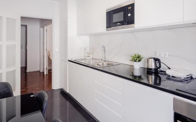 Music House 3 bedroom Apt w garage