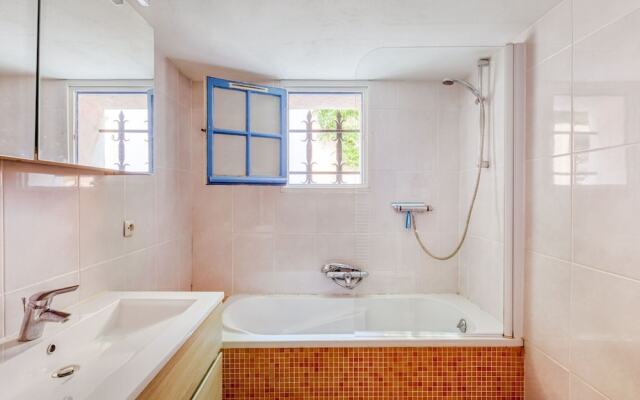 Villa With Guest Accommodation and Heated Pool in Sainte Maxime