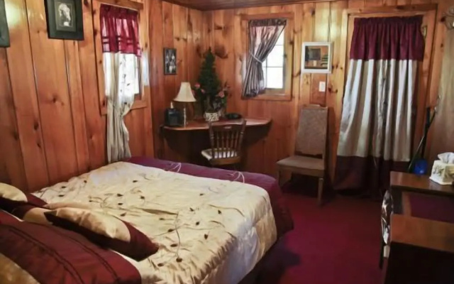#6 - Casablanca 1 Bedroom Cabin by RedAwning