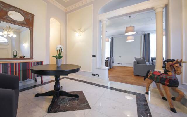 Modern & Stylish Oberdan