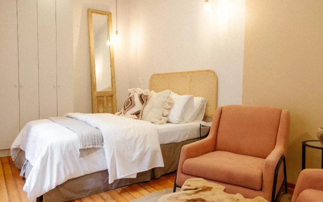 Mr. W Kin Pech - 1 Amazing 2BR, Designer's Choice