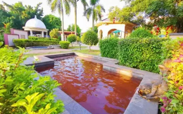 Qianjiang Hot Spring Hotel