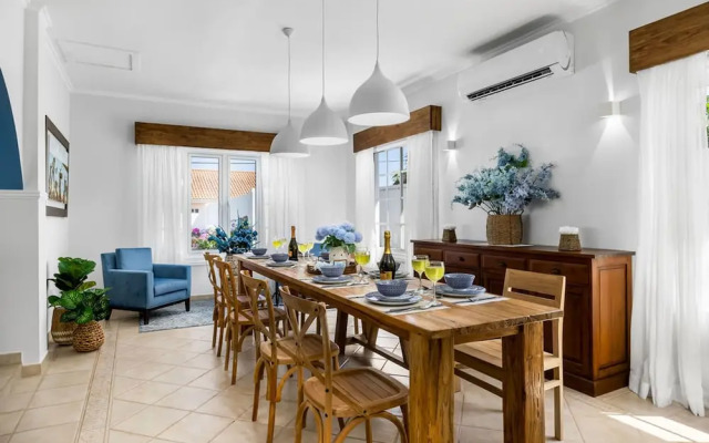 Remodeled 3br2ba Cozy Central Private Pool