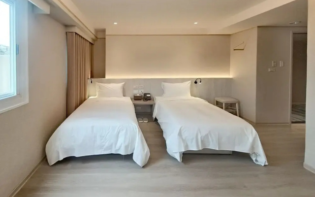 Good Hotel