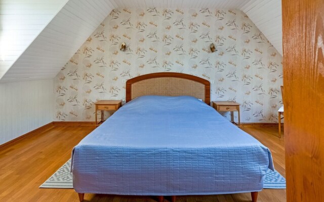 Quaint Holiday Home in Logonna-daoulas Near Sea