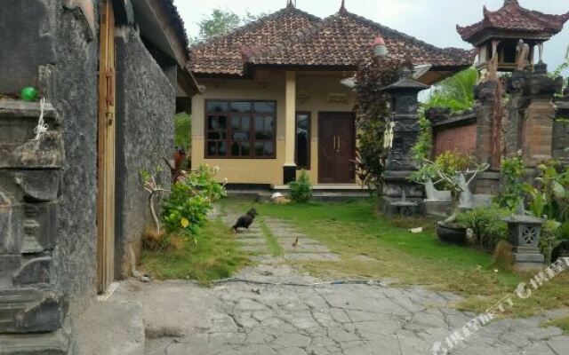 Askat Menjangan Guest House