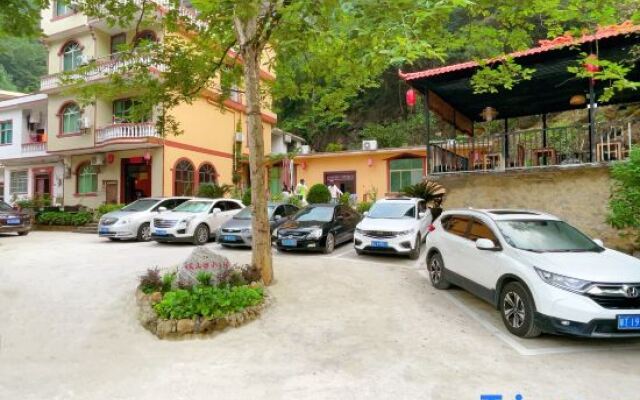 Yishan Bishui Inn