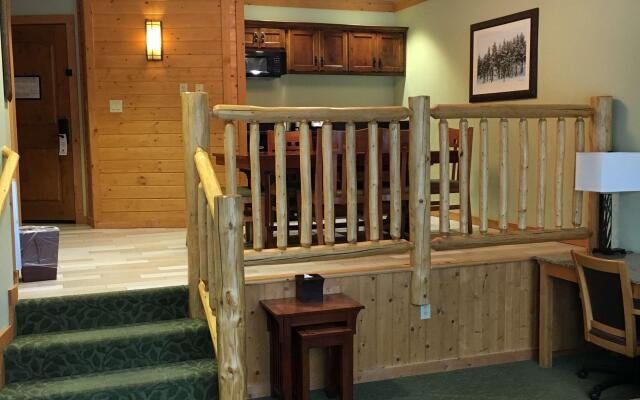 Green Mill Village Hotel & Suites, BW Signature Collection