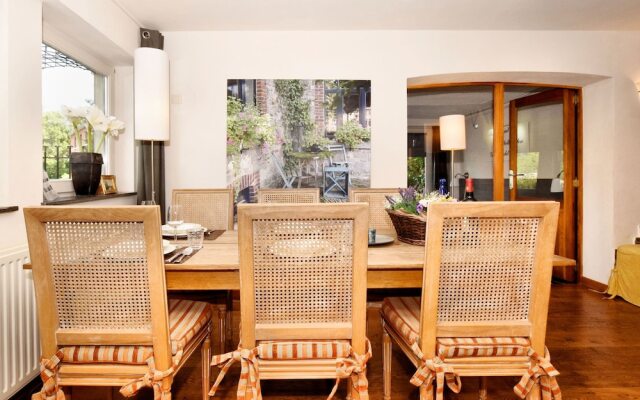 A Beautifully Furnished, Traditional Holiday Home