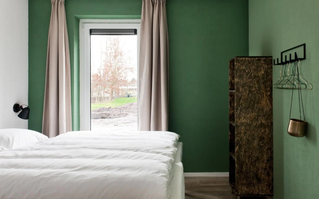 Luxurious group home with hot tub in Vlagtwedde