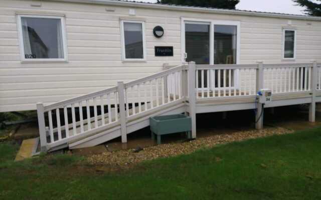 pet Stay Free Heacham 3 Bedroom van With Decking