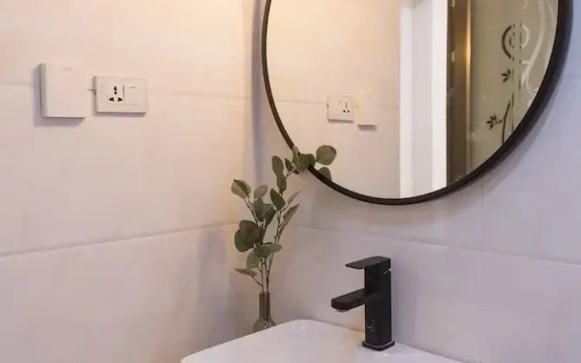 Qing Apartment Spring Heartbeat