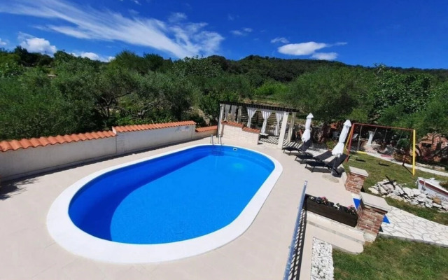 Robi- Swimming Pool and Beautiful Garden - A1-žuti