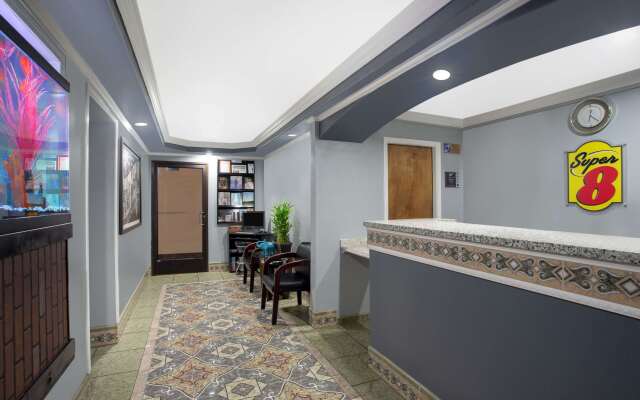Super 8 by Wyndham Chico