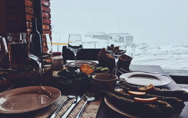Khizina Rezo | REZO HUT