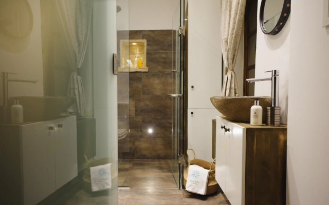 Serenity Boutique House