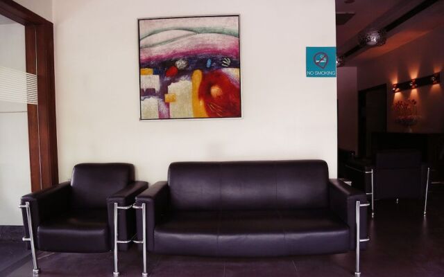 OYO 697 The Sirona Hotel