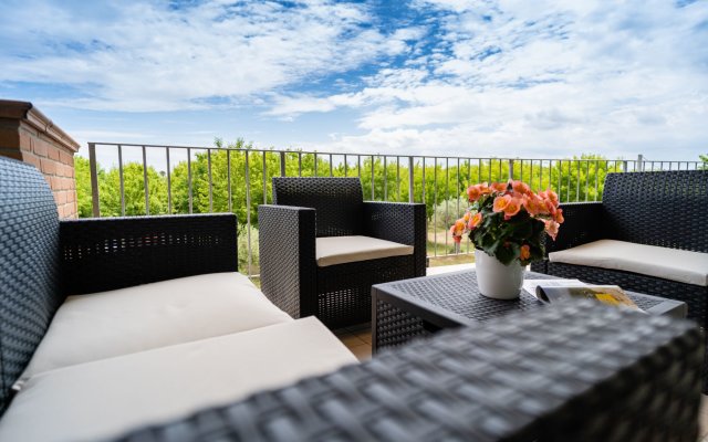 Club Del Sole Stork Family Collection