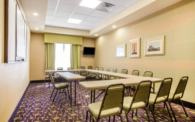 Comfort Suites Nashville near Percy Priest Lake