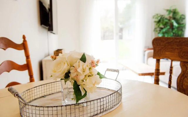 AndersonLane Garden Suite l Beach Access I Kitchen