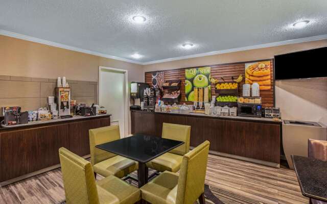 La Quinta Inn & Suites by Wyndham N Little Rock-McCain Mall