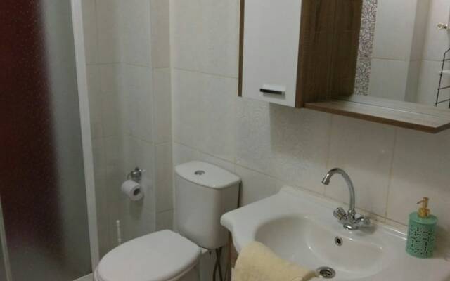 White Suite & Apartments
