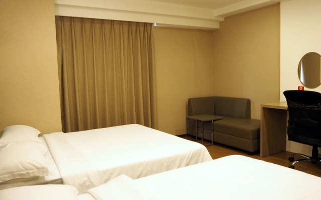The Riverside Hotel International