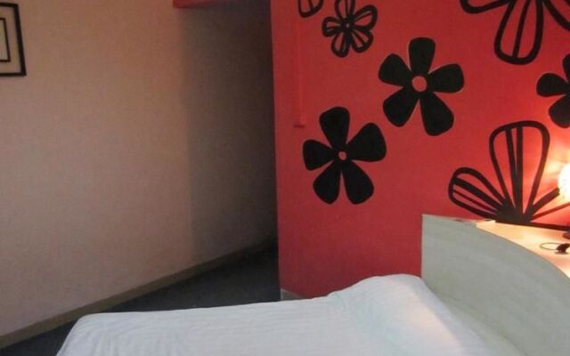 Guangzhou Lingnan Home Chain Apartment University Town