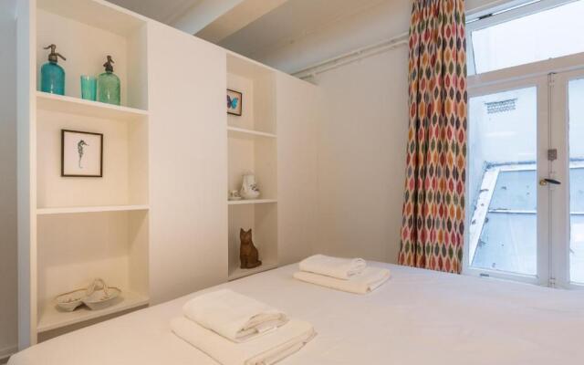 Canal View Amsterdam apartment