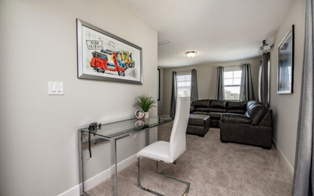 Solterra - 4104 Oaktree Drive