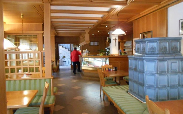 Hotel & Camping Gisser