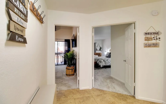 Forest-view Balcony: Pinetop-lakeside Condo