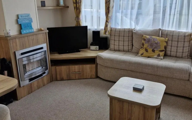 3-bed Caravan - Sleeps 8 - Pool
