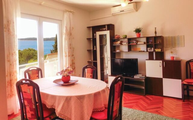 Stunning Home in Hvar With Wifi and 2 Bedrooms