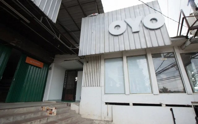 OYO 298 Gemilang Guesthouse Near Siloam Hospitals Kelapa Dua
