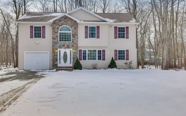 Family-friendly Tobyhanna Home w/ Community Pool