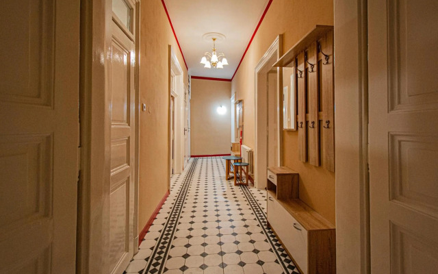 4 Bedrooms 130m2 apartment at the Main City Square