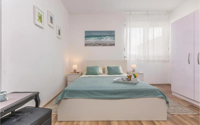 Two-Bedroom Apartment in Cervar Porat