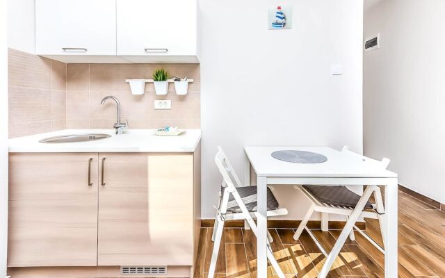 Apartments Maestral