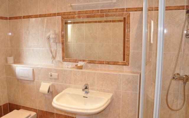 Bovendael Sports And Business Hotel