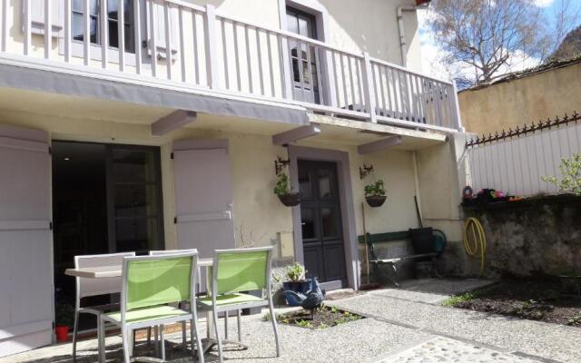 Great house in center of Luz St Sauveur