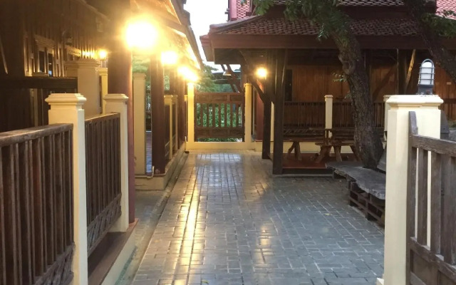 Luang Chumni Village