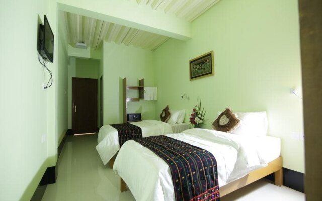 Deluxe Hotel