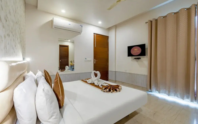 Aadat Hotel Subhash Chowk Gurgaon