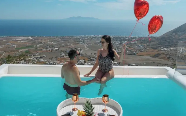 Bluewhite Suites & Villa Santorini